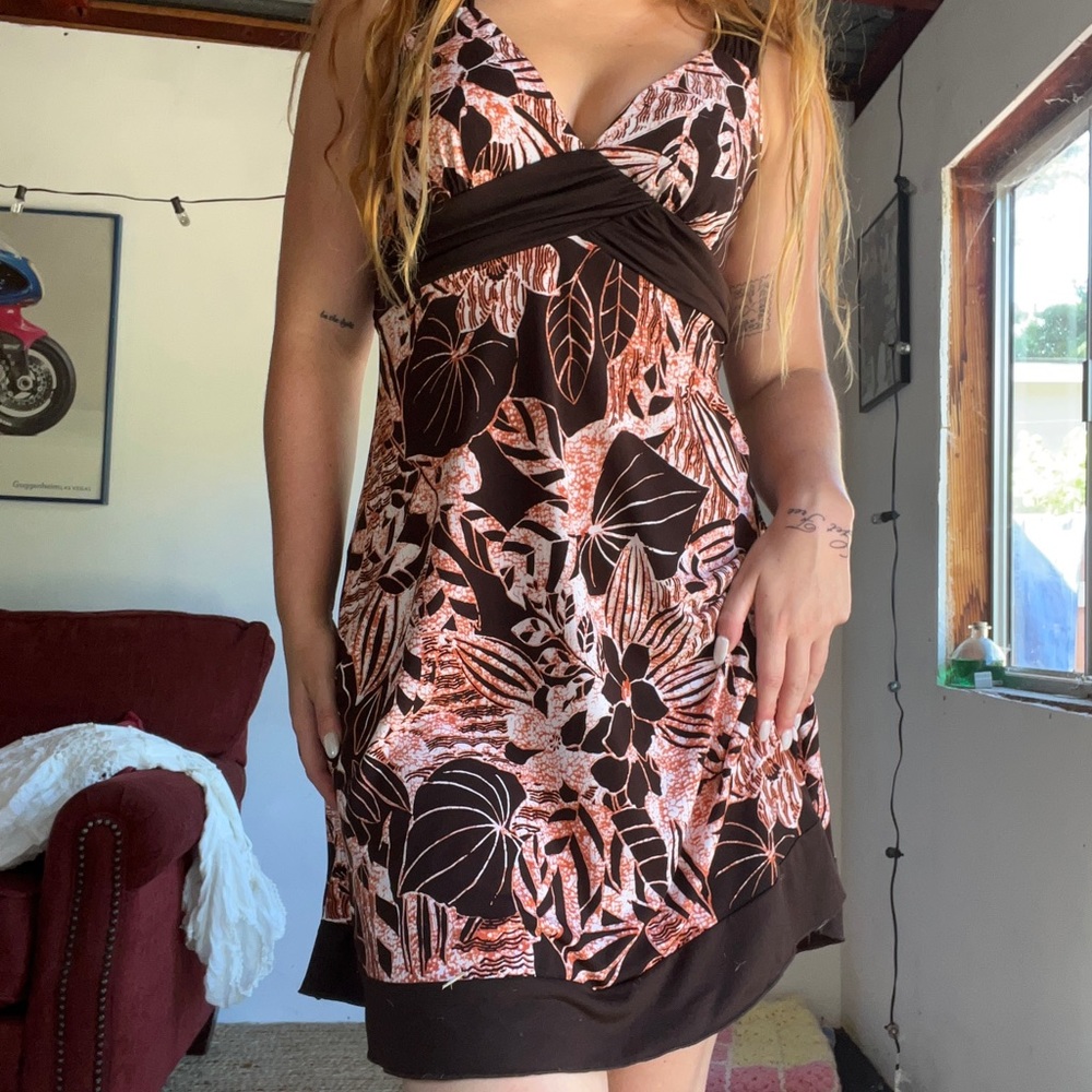 Speechless tropical flowy dress in a beautiful brown and peach color!